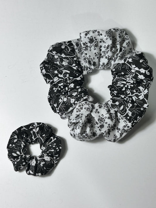 Mini Scrunchie Black & White Floral