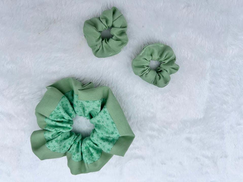 Split Design Scrunchie Vintage Green Star