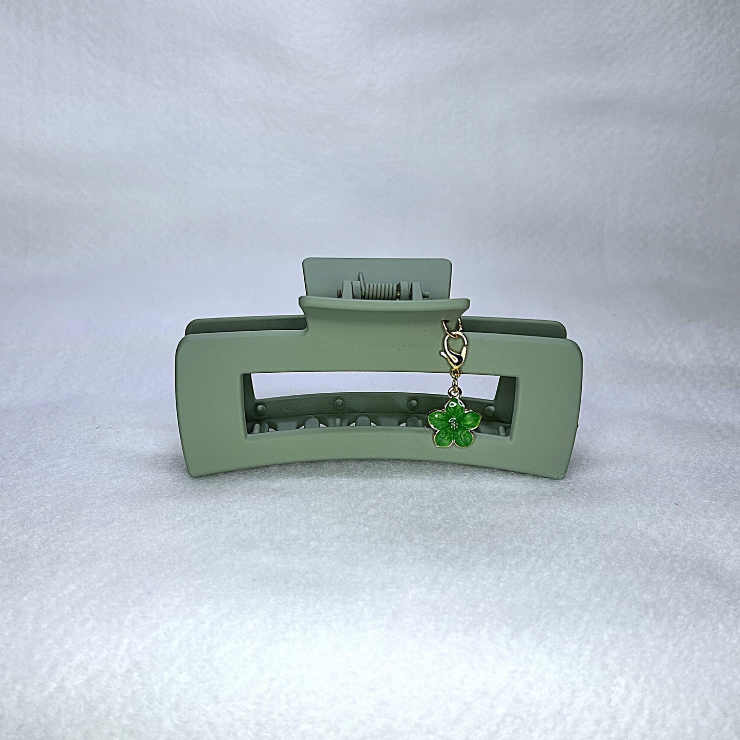 Customizable Claw Clip with Floral Charm Cool Tone