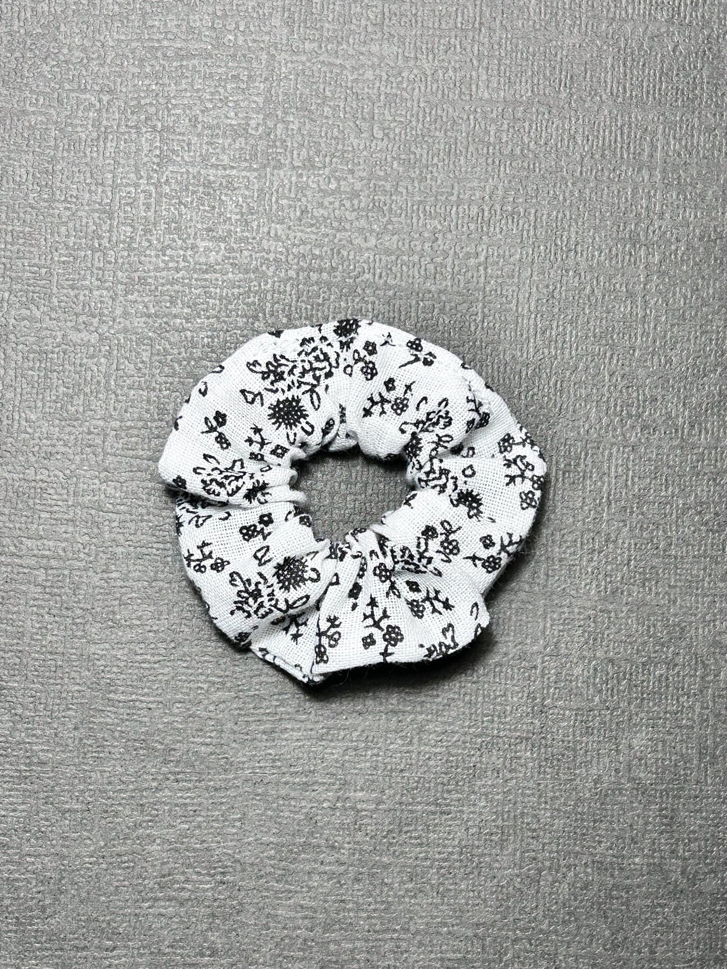 Mini Scrunchie Floral Black & White (White Base)