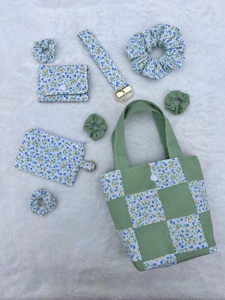 Mini Tote Bag Patchwork Green and Vintage Floral Fabric