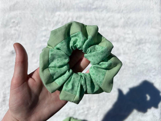 Split Design Scrunchie Vintage Green Star