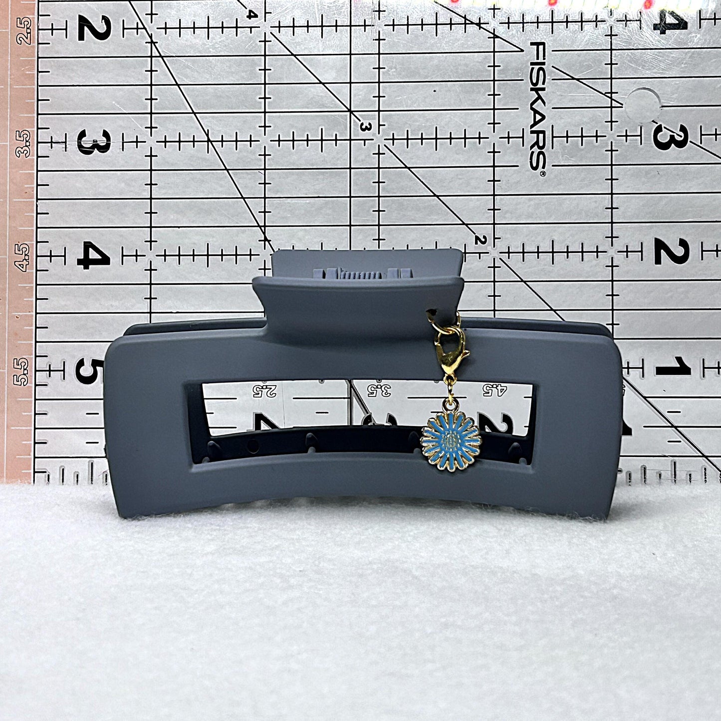 Customizable Claw Clip with Floral Charm Cool Tone