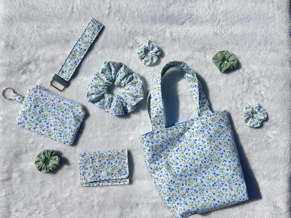 Vintage Floral Wristlet Keychain