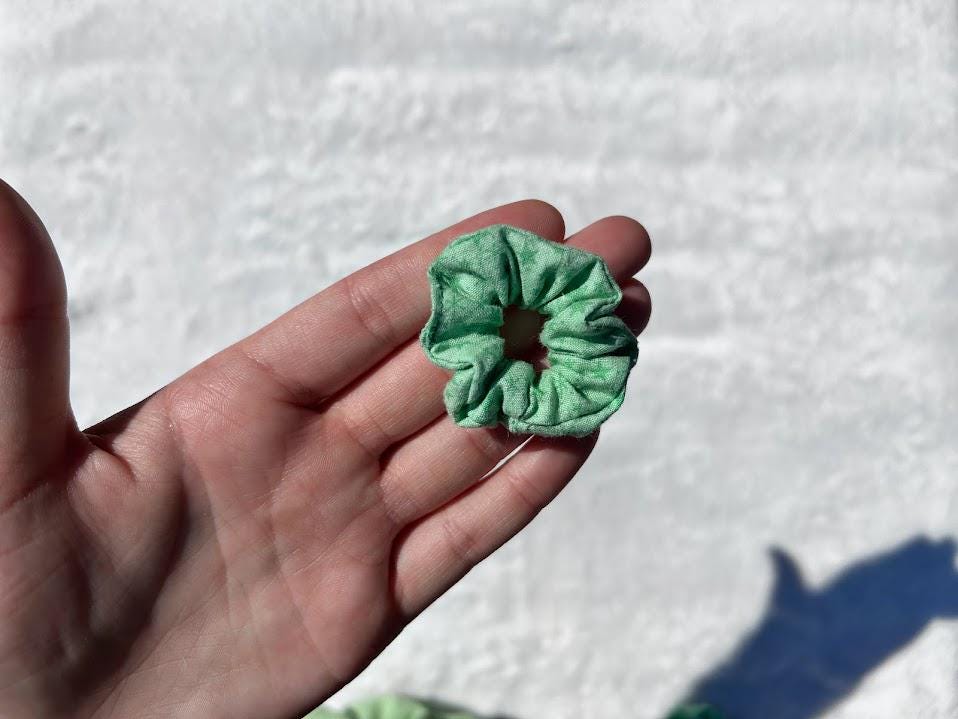 Mini Scrunchie Vintage Green Star