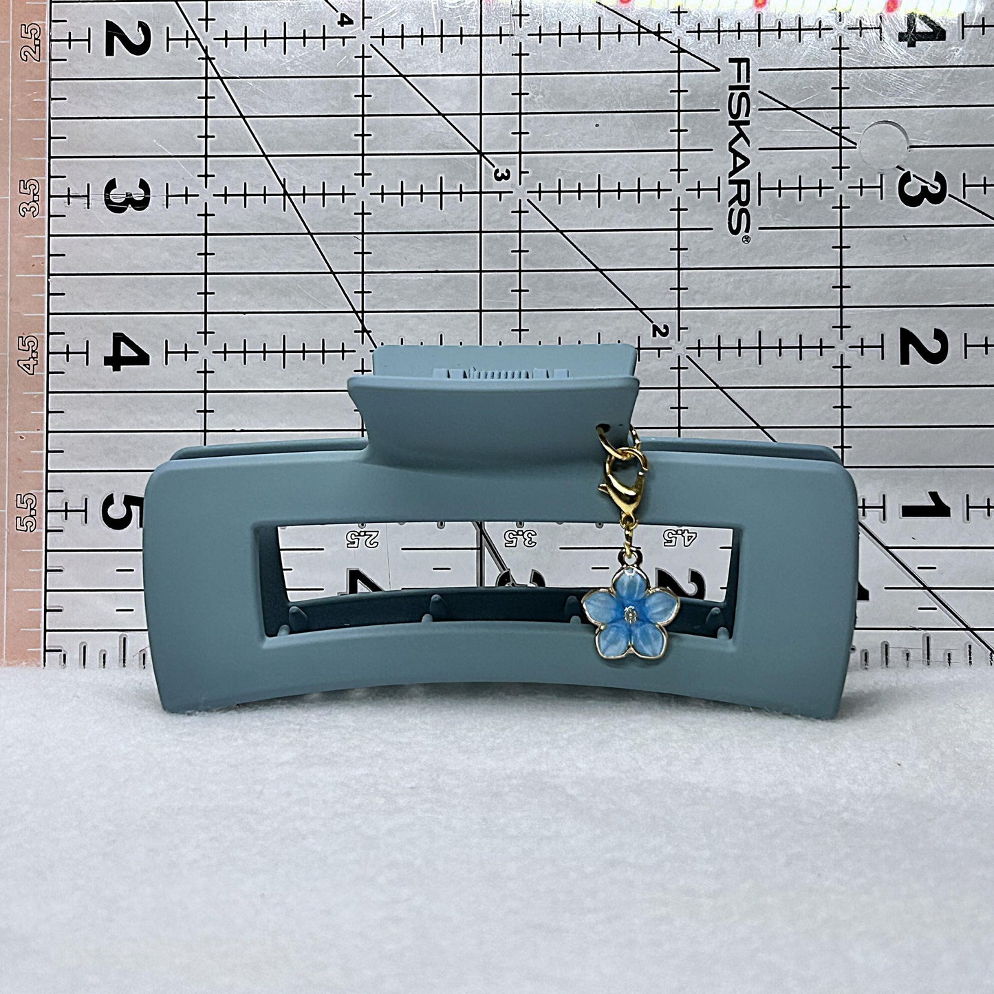 Customizable Claw Clip with Floral Charm Cool Tone