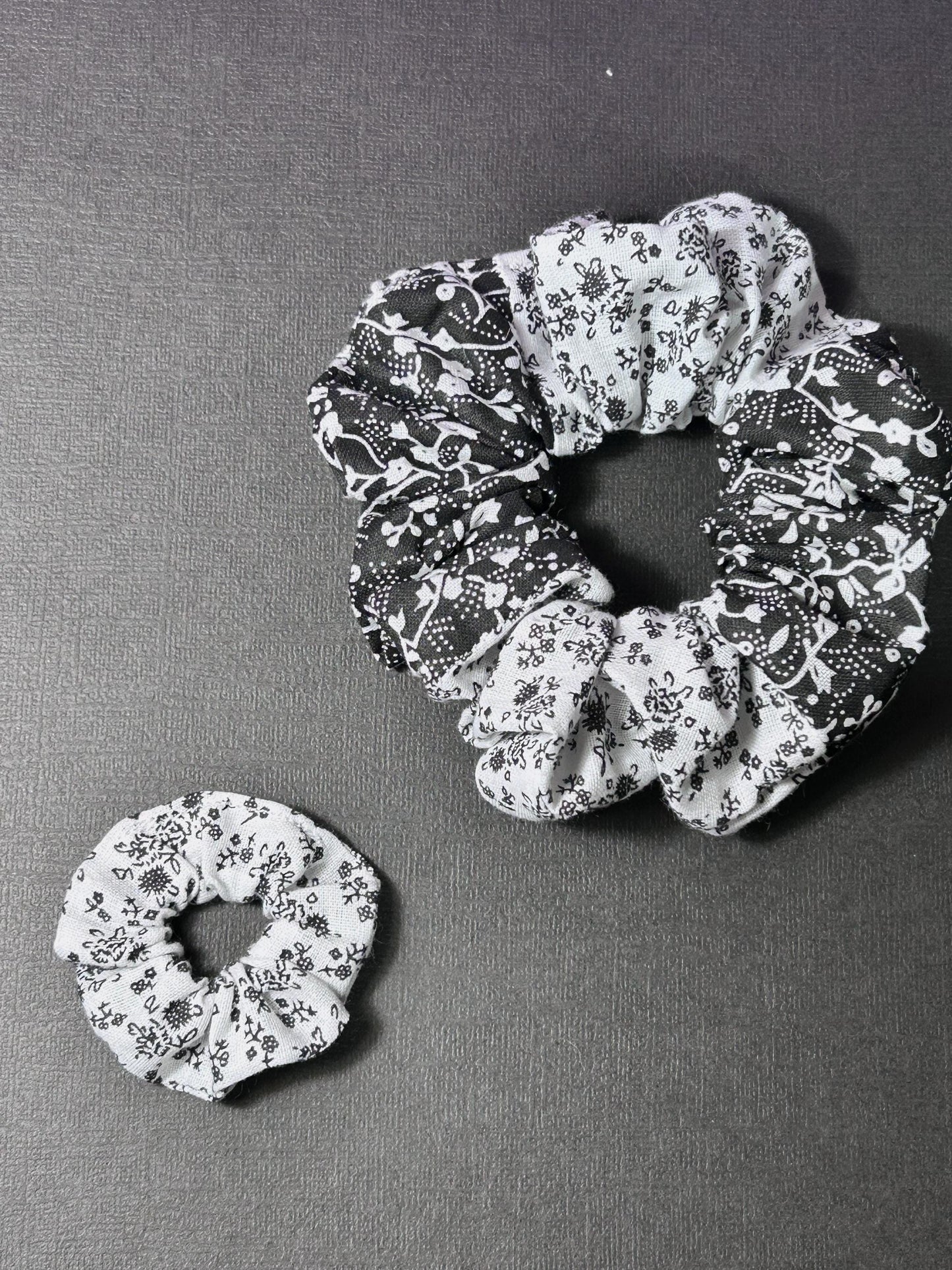 Mini Scrunchie Floral Black & White (White Base)