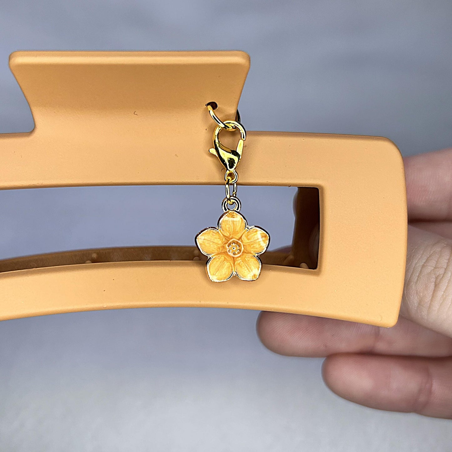 Customizable Matte Claw Clip with Floral Charm Vivid Colors