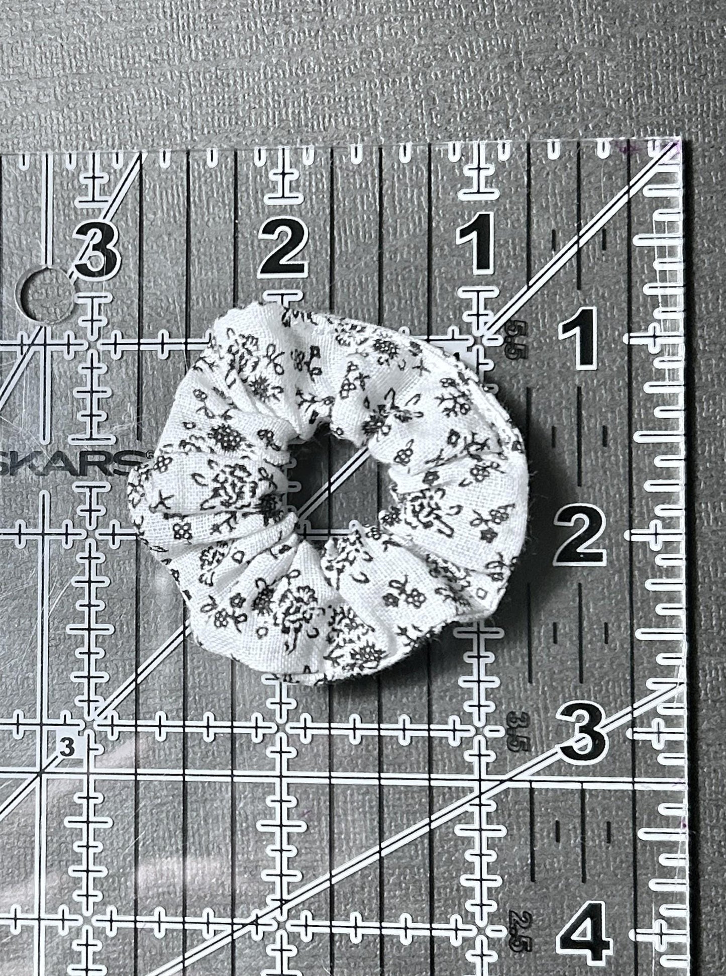 Mini Scrunchie Floral Black & White (White Base)