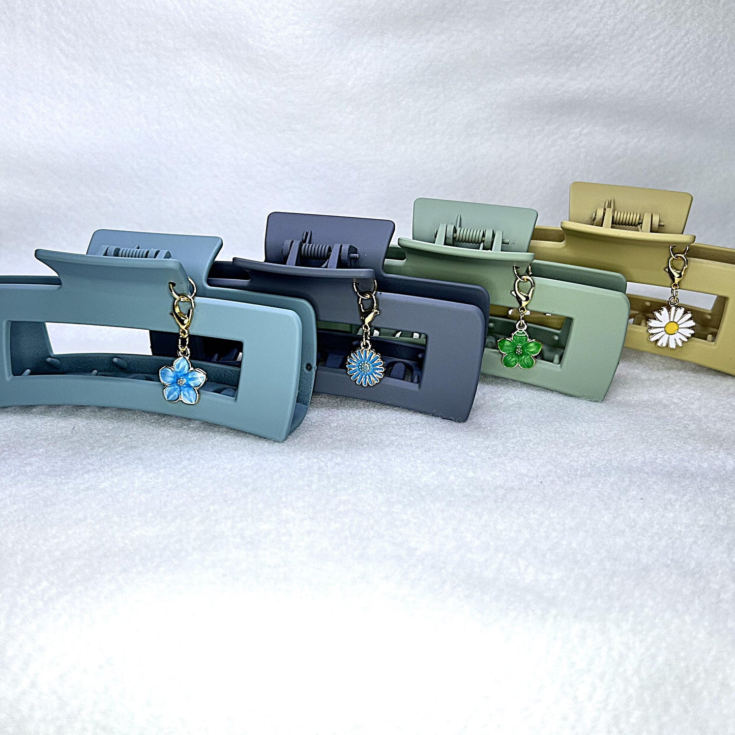 Customizable Claw Clip with Floral Charm Cool Tone