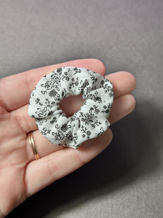 Mini Scrunchie Floral Black & White (White Base)