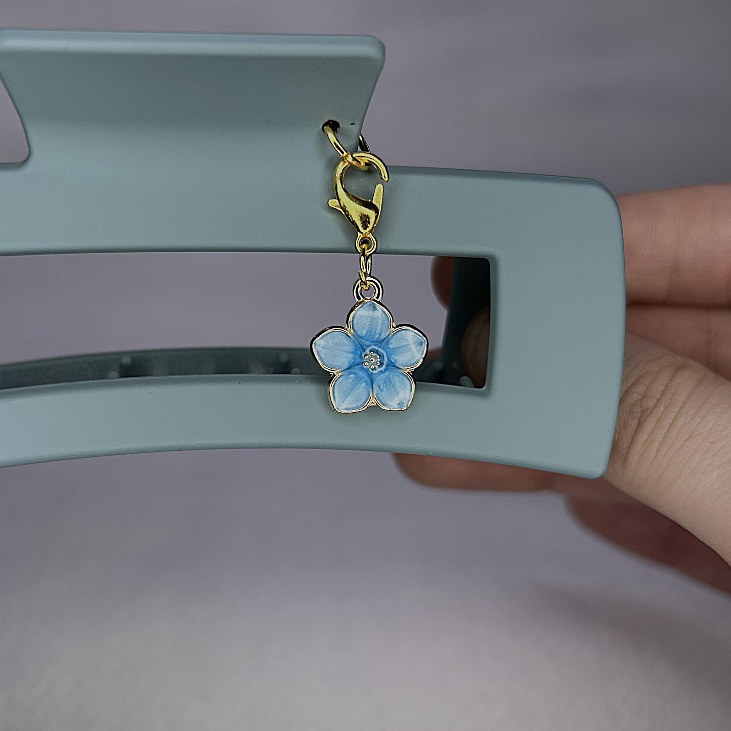 Customizable Claw Clip with Floral Charm Cool Tone